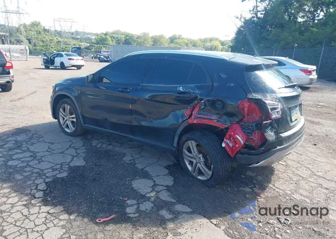 2015 Mercedes-Benz Gla 250 z USA, uszkodzony, nr VIN WDCTG4EB1FJ131770